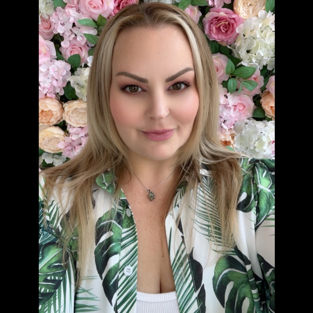 Meet your Posher, Laina